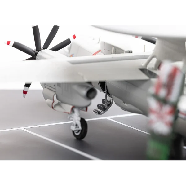 Heller - E-2C Hawkeye - 82300