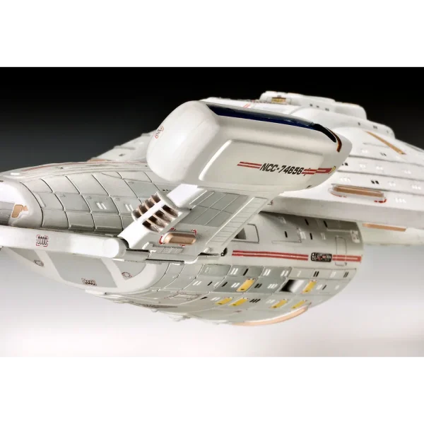 4009804992-3 Revell - U.S.S. Voyager - 04992