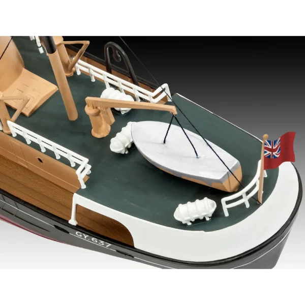 4009805204-2 Revell - Northsea Fishing Trawler - 05204