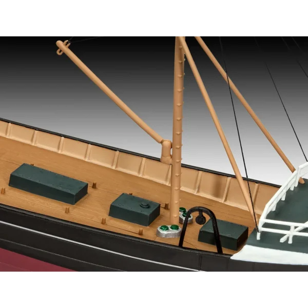 4009805204-4 Revell - Northsea Fishing Trawler - 05204