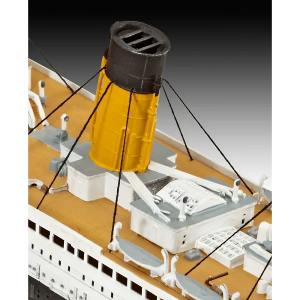 4009805210-4 Revell - R.M.S. Titanic - 05210