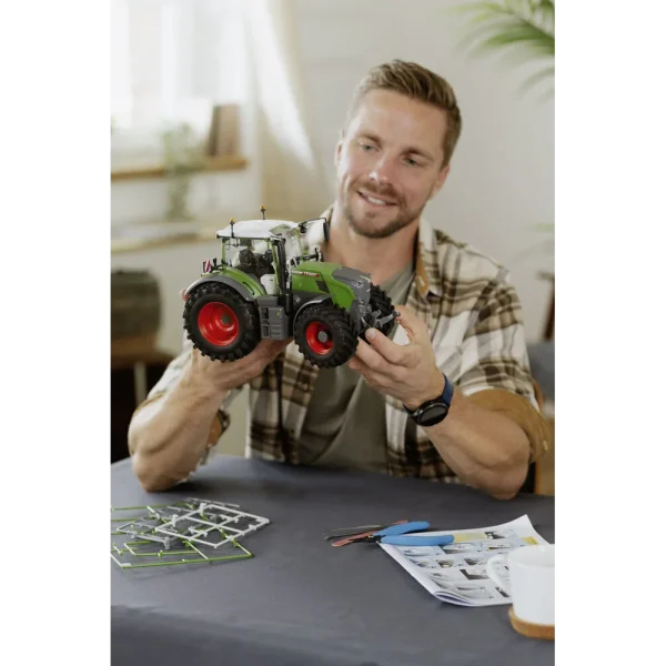 4009807827-22 Revell - Fendt 728 Vario - 07827